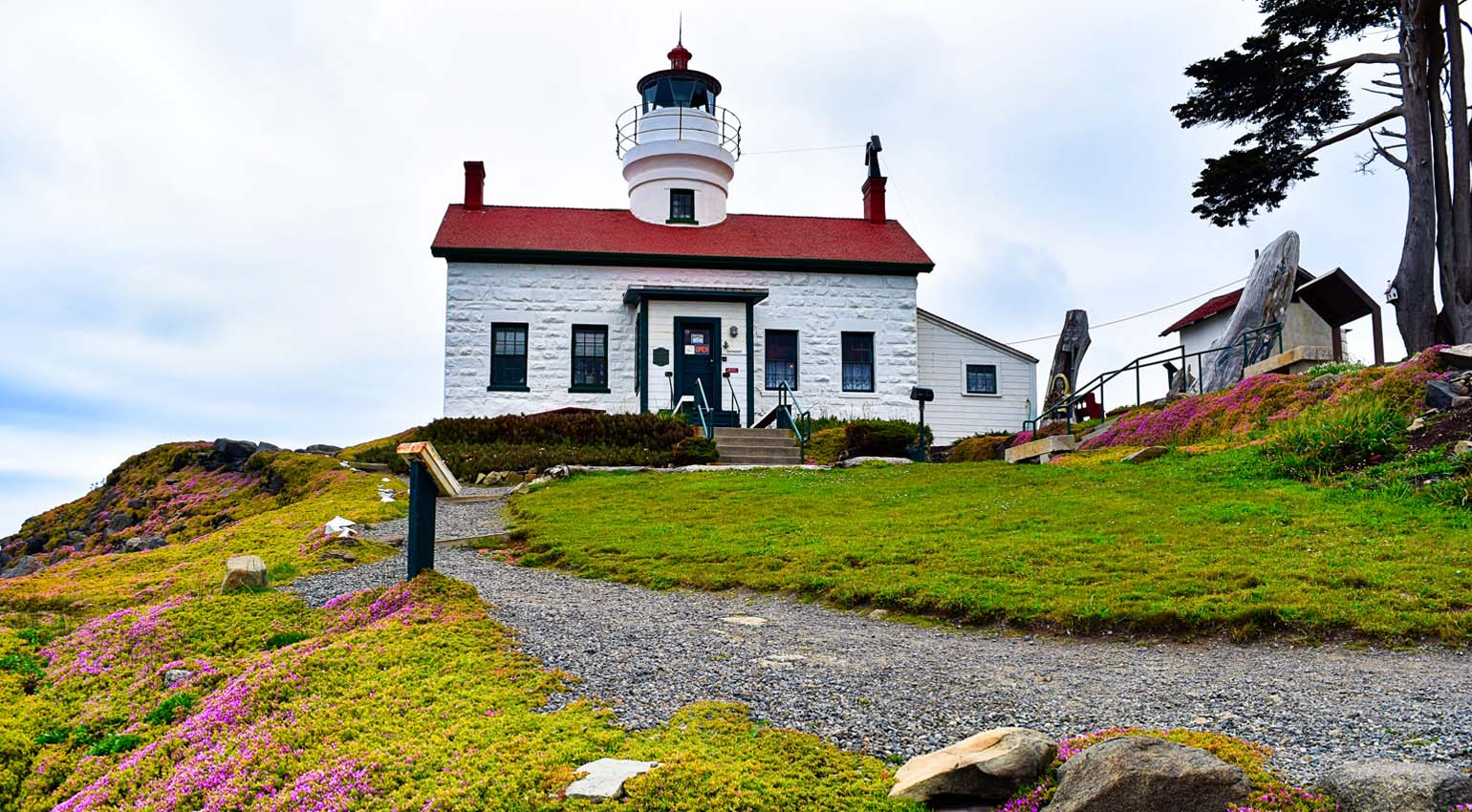 Best places to go on Halloween - Battery Point Lighthouse