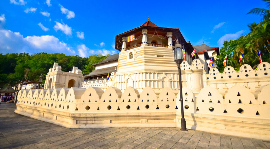 Best Places to Visit in Sri Lanka - Temple of the Tooth Relic 